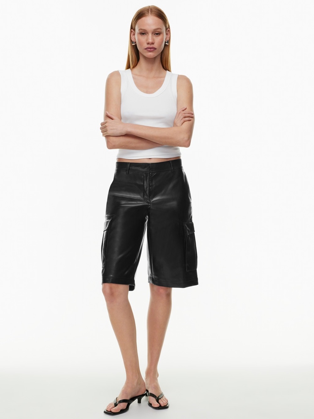 NWT Aritzia Tate Faux Leather Cargo Shorts Women’s Size 4